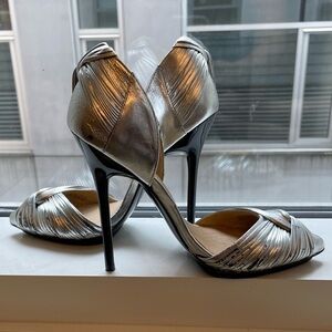 L.A.M.B. High heeled brushed metallic rustic closed toed shoes women’s size 5.5